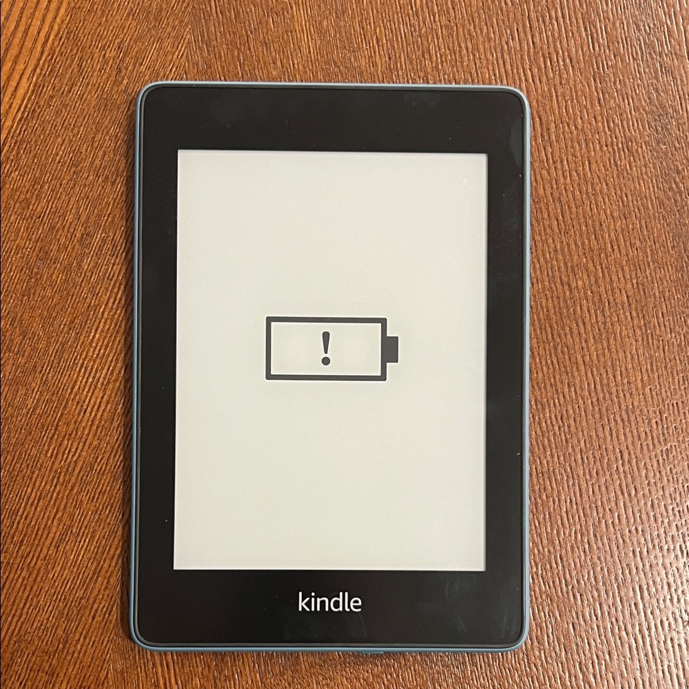 Amazon Kindle Paperwhite (Case Included)
